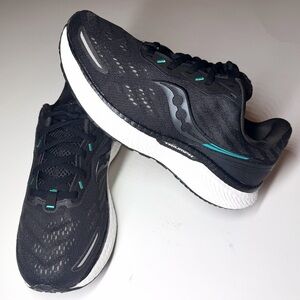 Saucony Women's Triumph 19 Athletic Running Shoes Black/White Size- 9.5 Wide